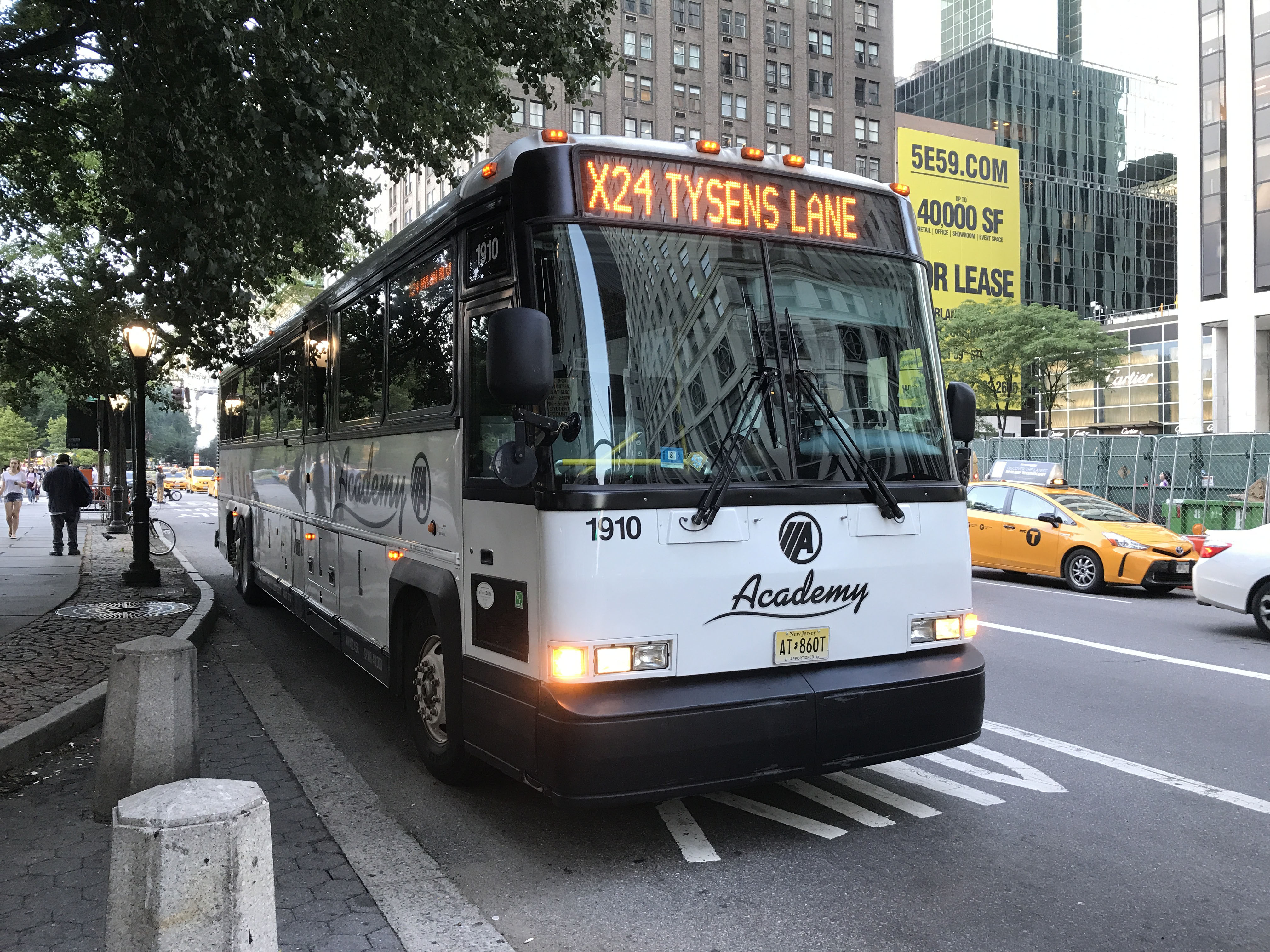 academy bus net worth - Ilustrasi 3