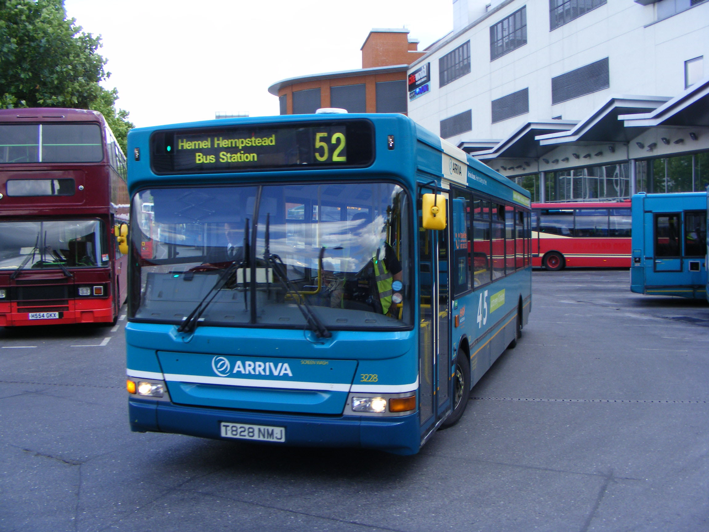 arriva bus from high wycombe to hemel hempstead