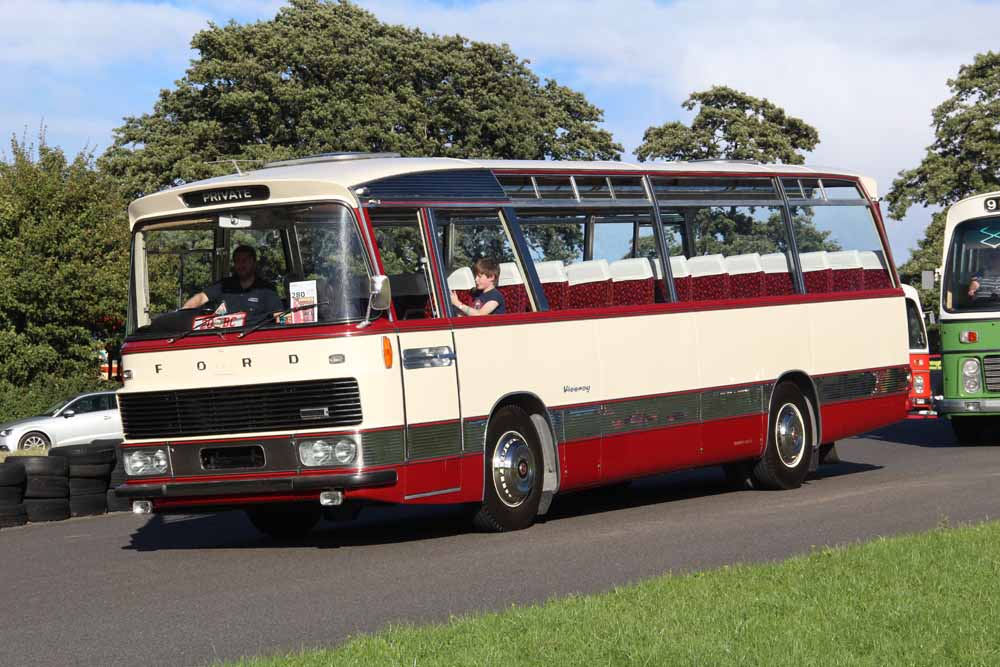 Sharpes Ford R192 Duple Viceroy