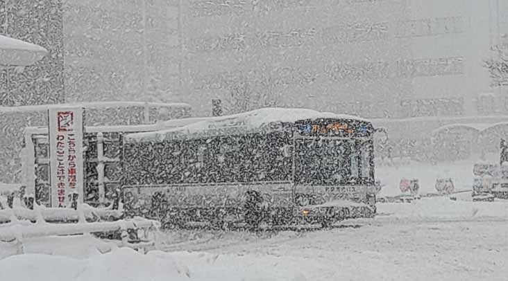 Aomori City Bus Hino in the snow